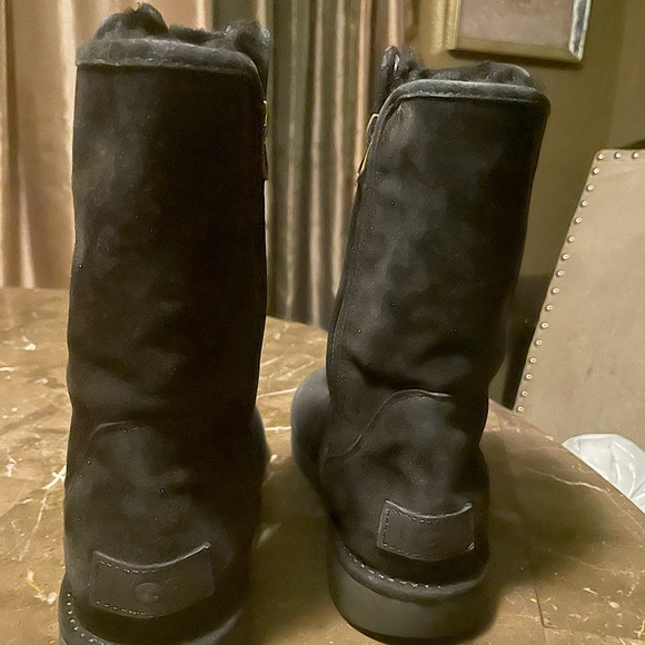 Black suede Ugg zip up boot size 5 worn once excellent condition - Picture 3 of 4